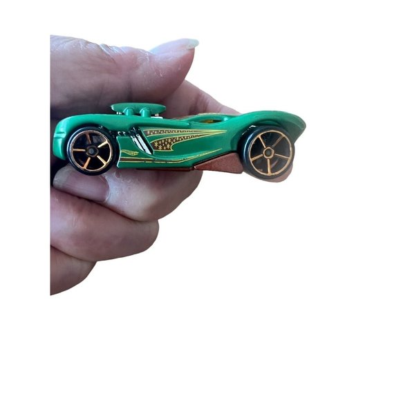 2003-13 Hot Wheels BDY13 Green / Gold Diecast. 1:64 Malaysia. - Picture 7 of 8